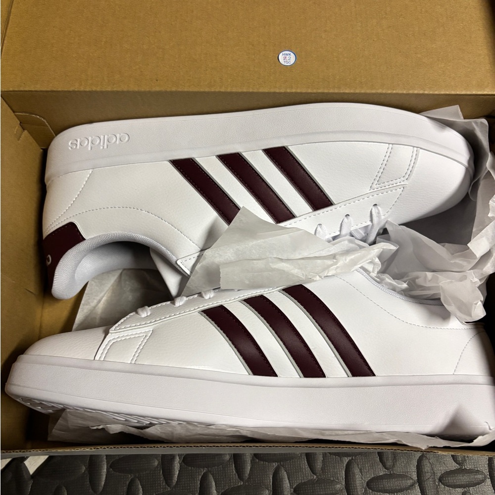 Men’s adidas court 2.0 BNWT